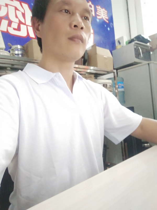 深蓝色的海的第一张照片--光泽相亲网