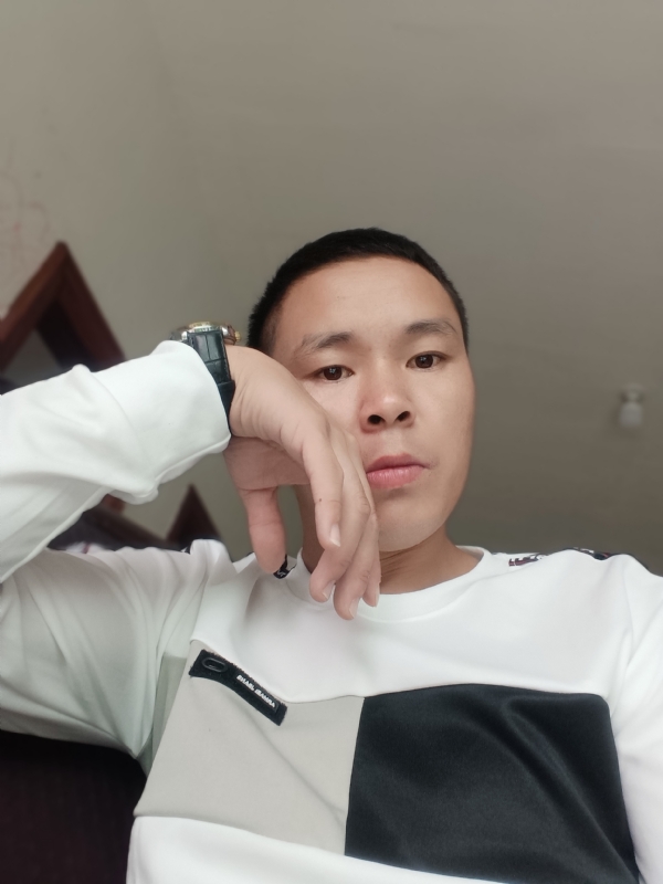 冷漠的第一张照片--光泽相亲网