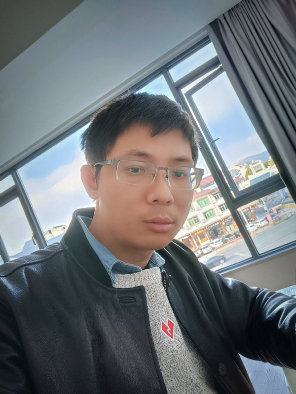 也许只是缺少一个拥抱的第二张照片--光泽相亲网